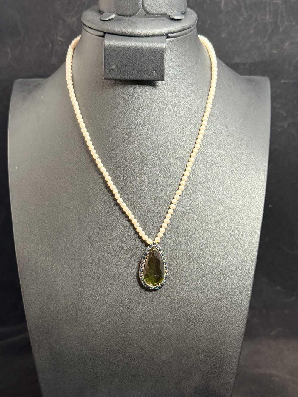 Vtg Signed MONET Olive Green Teardrop Pendant Faux Pearl Halo Necklace Mid Cent